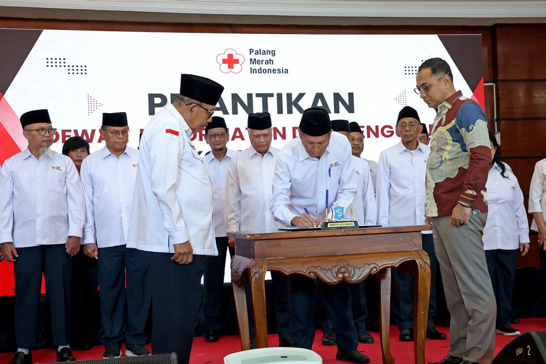 Imam Utomo Lantik Pengurus PMI Surabaya, Wali Kota Eri Dorong Sinergi dengan Kampung Pancasila
