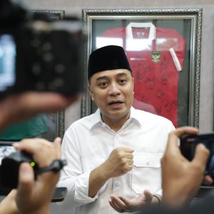 Eri Ingatkan Warga dan Pelaku Usaha di Surabaya tak Gunakan Tepi Sungai untuk Bangunan