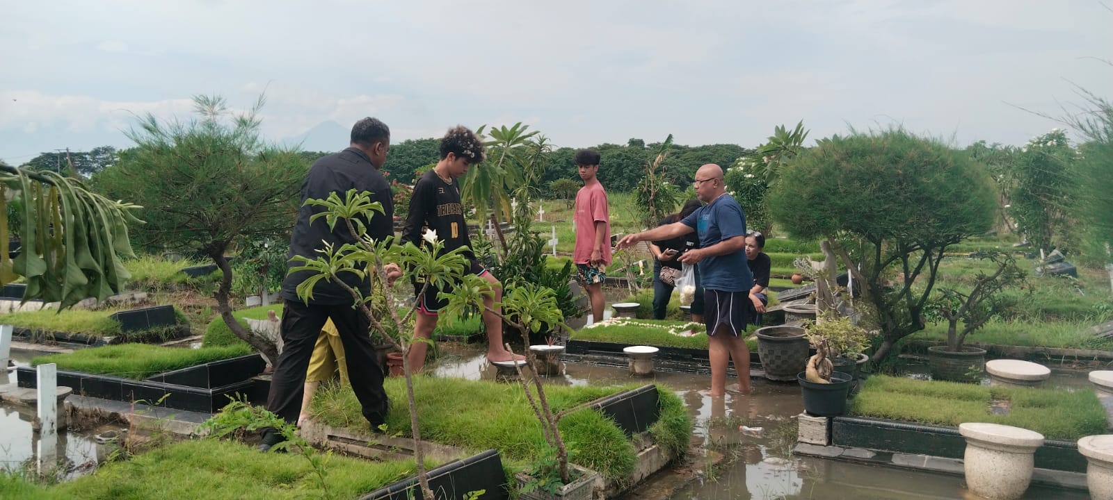 Normalisasi sungai Lamban, warga kesulitan menguburkan jenazah keluarga di TPU Delta Praloyo Asri Sidoarjo