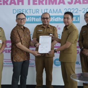 Sertijab Direksi Perumda Kahyangan dan Perumdam Tirta Pandalungan, Pj Sekda Berharap Kecepatan dan Pemuliaan SDM