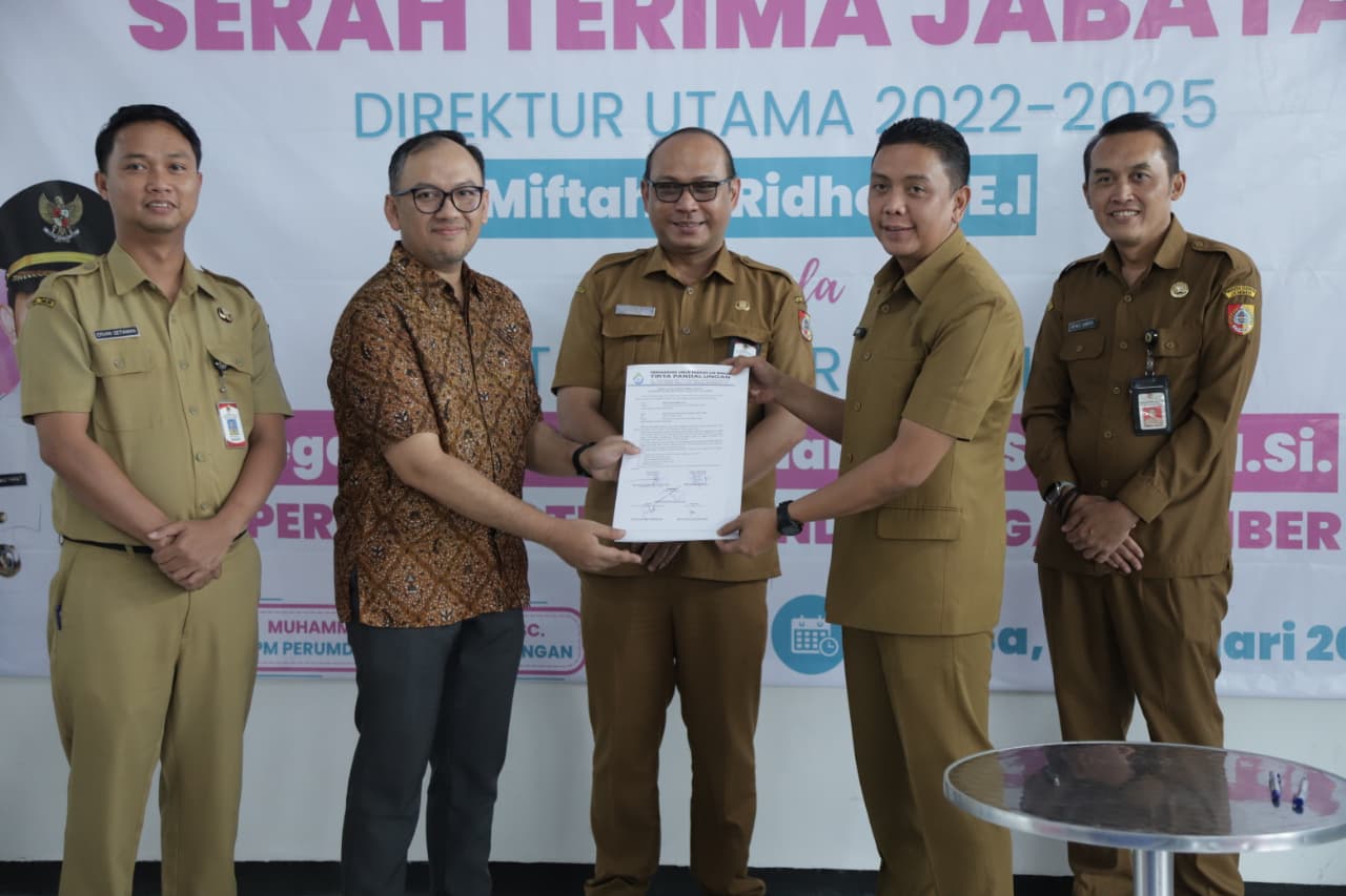 Sertijab Direksi Perumda Kahyangan dan Perumdam Tirta Pandalungan, Pj Sekda Berharap Kecepatan dan Pemuliaan SDM