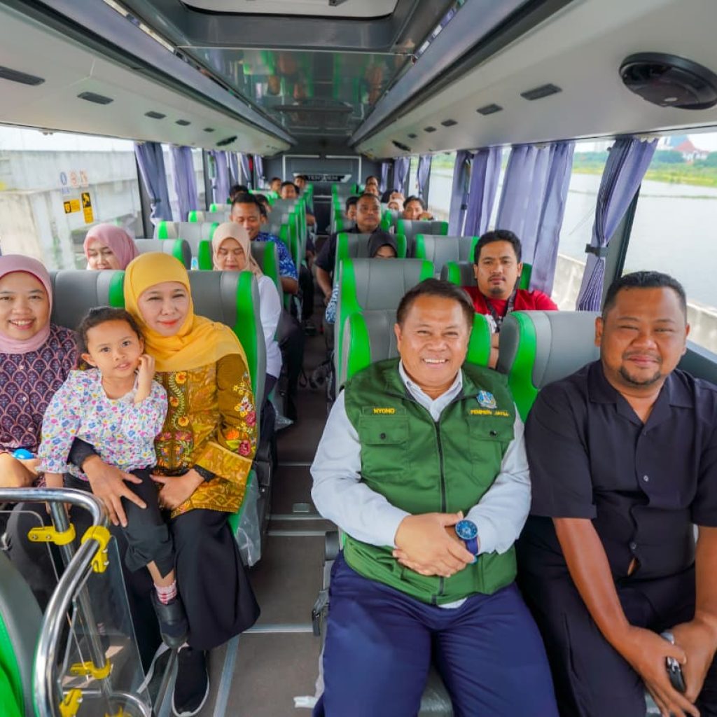 Khofifah Ajak Warga Manfaatkan Bus TransJatim, Perkuat Konektivitas dan Akses Wisata di Jawa Timur