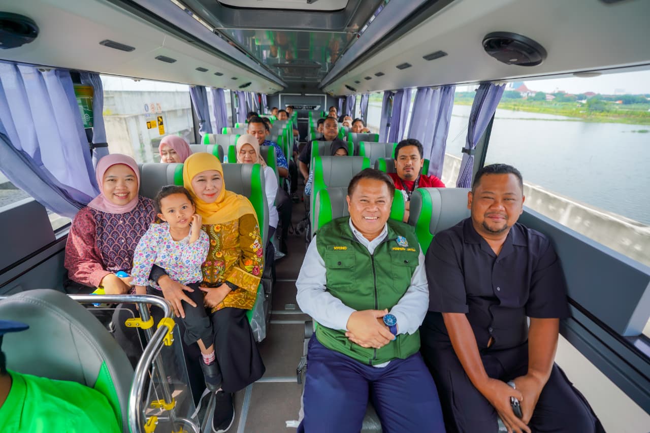 Khofifah Ajak Warga Manfaatkan Bus TransJatim, Perkuat Konektivitas dan Akses Wisata di Jawa Timur