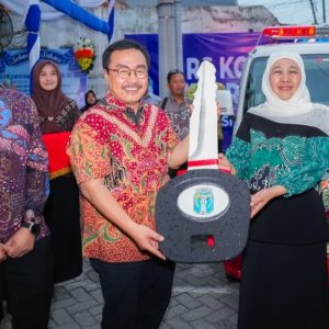 Gubernur Khofifah Resmikan RS KORPRI Pura Raharja Jatim, Serahkan Ambulans untuk Layanan Kesehatan
