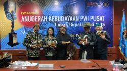 Sepuluh Kepala Daerah dan Tiga Wartawan Raih Trofi Abyakta di HPN 2026