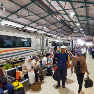 Nataru Usai, Ribuan Penumpang Kereta Masih Hilir Mudik di Stasiun Kediri