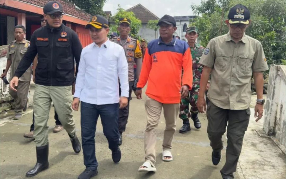 Bupati Mojokerto Gus Barra Gercep Tinjau Langsung Tangani Banjir di Banyulegi