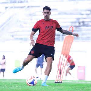 Persik Kediri Resmi Gaet Bek Spanyol Chechu Meneses dari Malut United