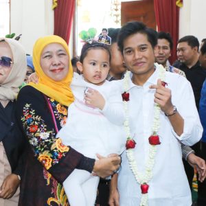 Khofifah – Emil dan Masyarakat Sambut Antusias Sang Juara D’Academy7 Valen Akbar