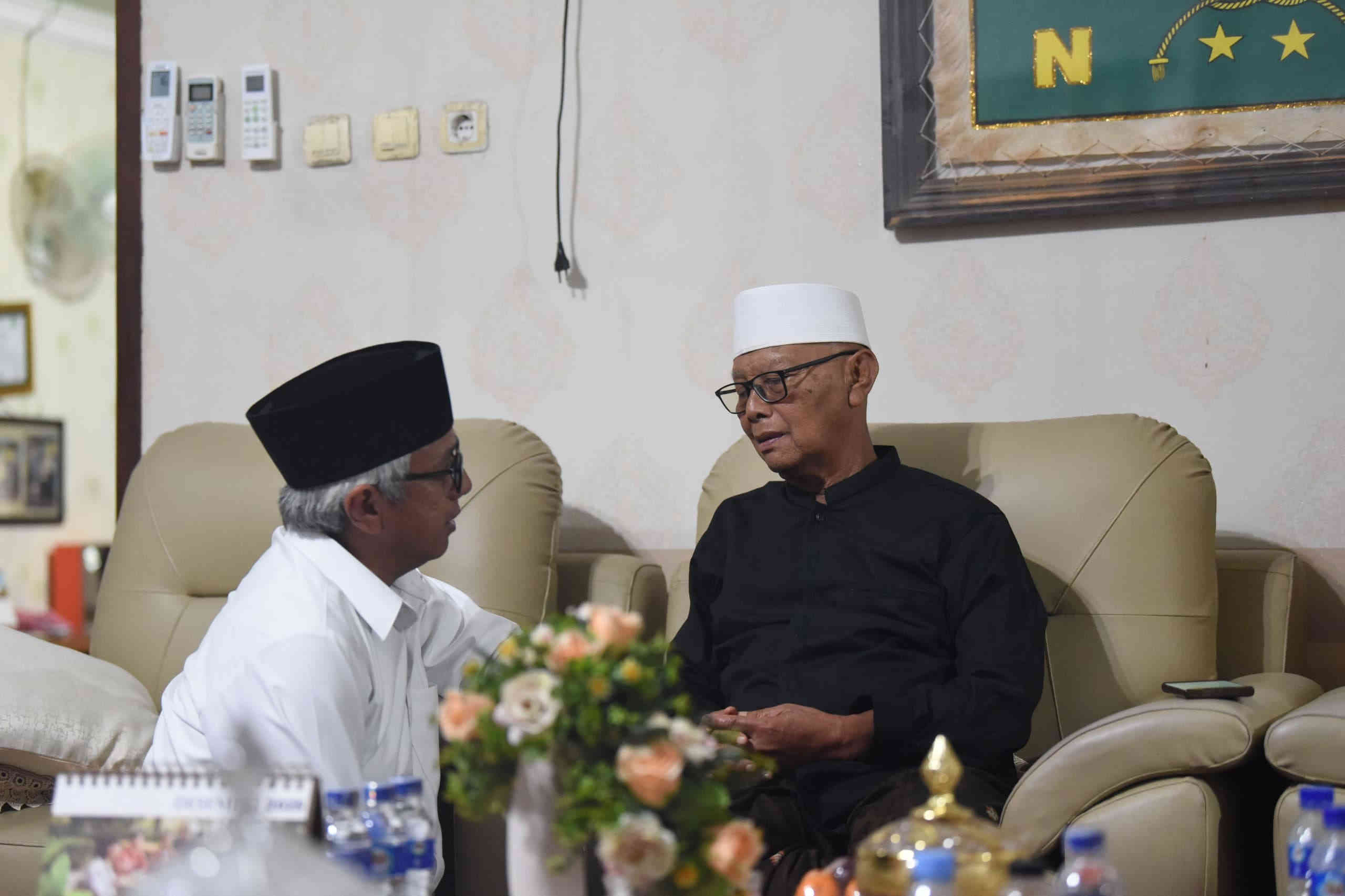 Haul KH Askandar Menjadi Momentum Meneladani Ulama, Gus Qowim Serukan Pendidikan Ikhlas