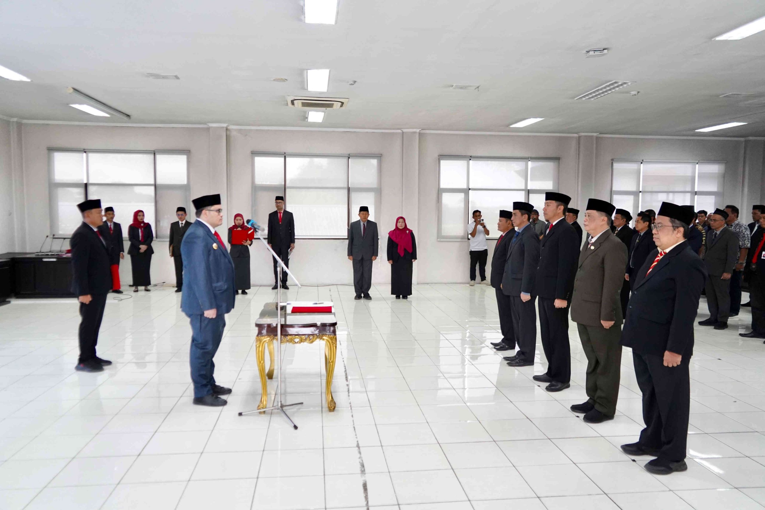 Lantik Lima Pejabat, Bupati Kediri Berharap Kekosongan Jabatan Kadis Segera Terisi