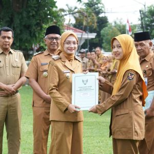 18 PNS Terima SK Kenaikan Pangkat, Mbak Wali Tekankan Etika dan Keseragaman Layanan