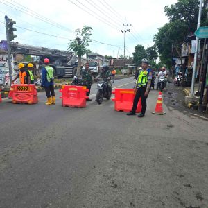Dishub Kota Kediri Tutup Total Jalan Suparjan Mangun Wijaya Selama Pemasangan Girder Tol