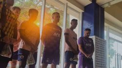 Jelang Arema FC vs Persik Kediri, Skuad Macan Putih Gelar Doa Bersama di Gate 13 Kanjuruhan Jelang Arema FC vs Persik Kediri, Skuad Macan Putih Gelar Doa Bersama di Gate 13 Kanjuruhan