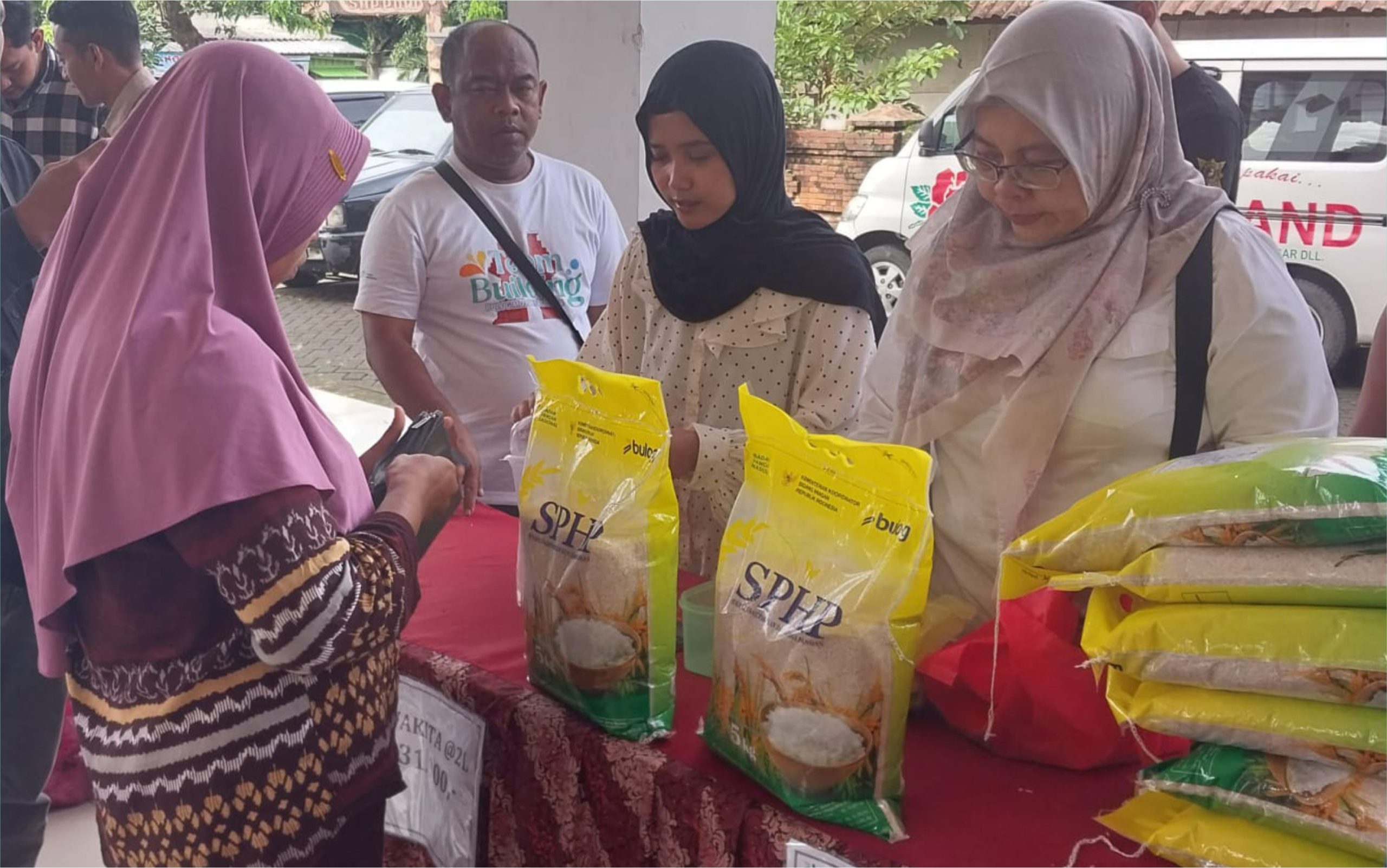 Jelang Imlek dan Ramadan 1447 H, Dispari dan Bulog Gelar Gerakan Pangan Murah di Kec. Puri