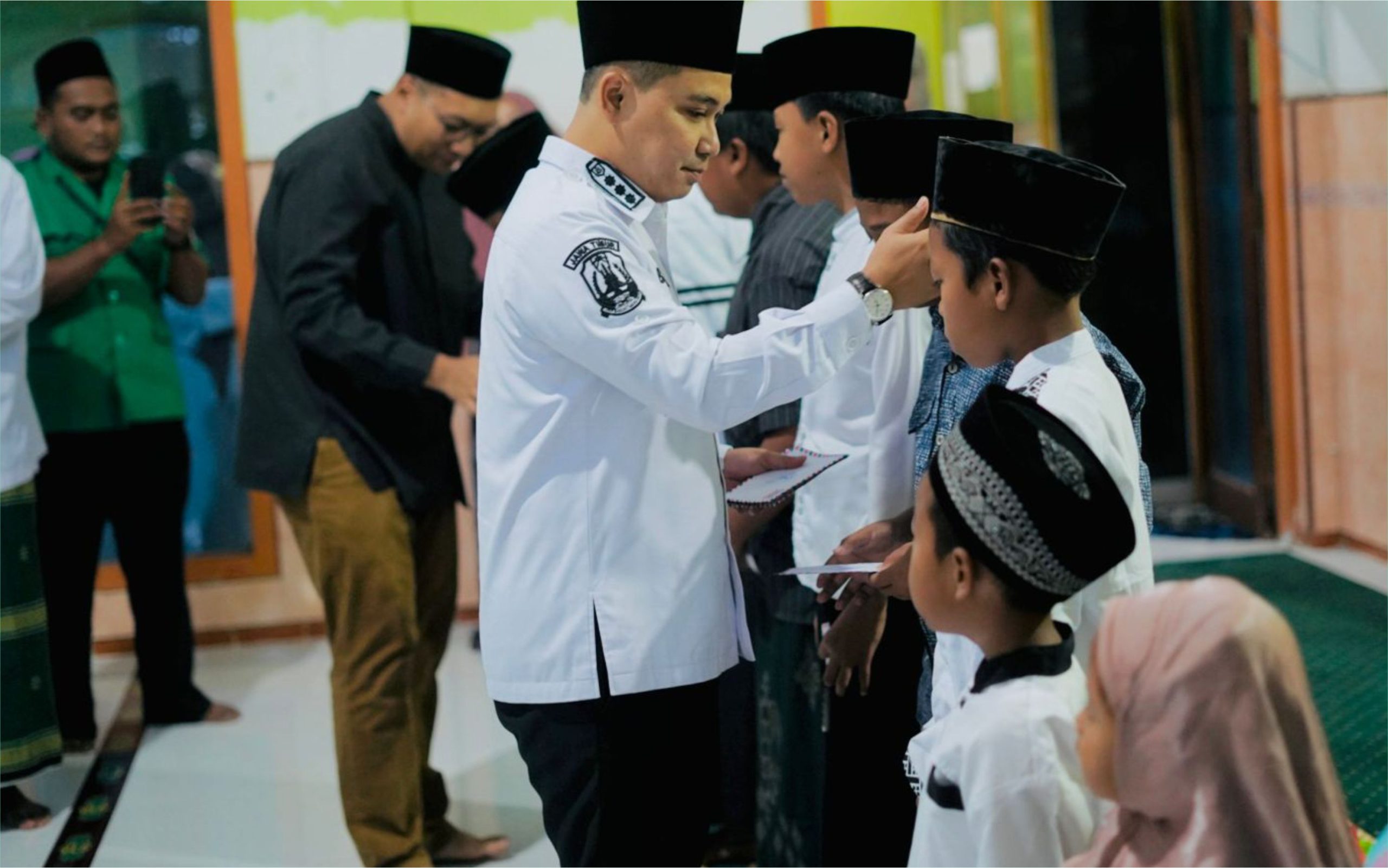 Safari Ramadan di Bangsal Pemkab Mojokerto Hibahkan 100 Juta Untuk Masjid Nurul Hidayah