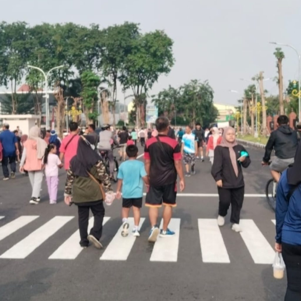Alun-alun Sidoarjo Mulai Dibuka CFD, Dipadati Pengunjung dan Wisata Kuliner