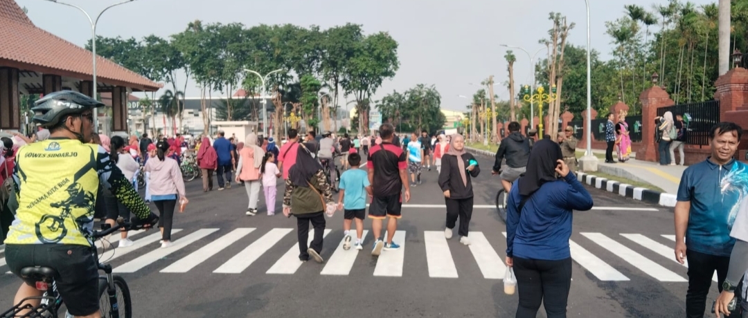 Alun-alun Sidoarjo Mulai Dibuka CFD, Dipadati Pengunjung dan Wisata Kuliner
