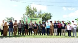 PWI Gresik Bergerak, Ratusan Pohon Produktif Ditanam di Kawasan Banjir Kali Lamong