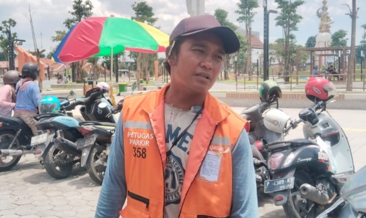 Dishub Sidoarjo, Pastikan Jukir di Alun- Alun Jayandaru Taat SOP Dalam Bertugas
