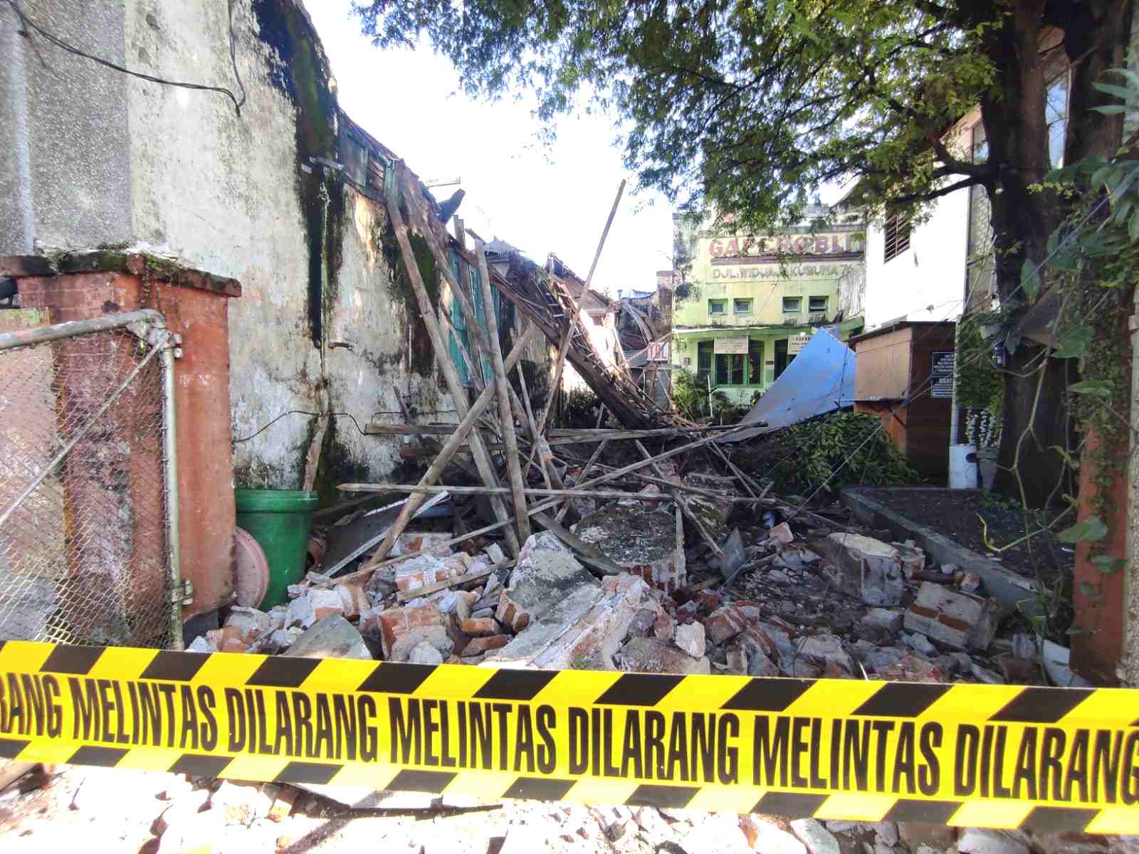 Gempa Bumi Pacitan Magnitudo 6,4 Sebabkan Rumah dan Cafe Warga Blitar Rusak Parah
