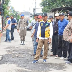 Bupati Subandi Sidak Jalan Berlubany, Targetkan Perbaikan Rampung Sebelum Lebaran