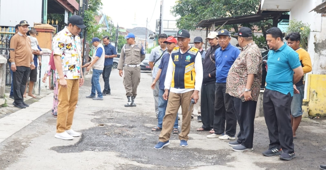 Bupati Subandi Sidak Jalan Berlubany, Targetkan Perbaikan Rampung Sebelum Lebaran