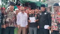 Ratusan Warga Desak DPRD Sidoarjo Mediasi Konflik Bupati dan Wakil Bupati