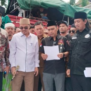 Ratusan Warga Desak DPRD Sidoarjo Mediasi Konflik Bupati dan Wakil Bupati