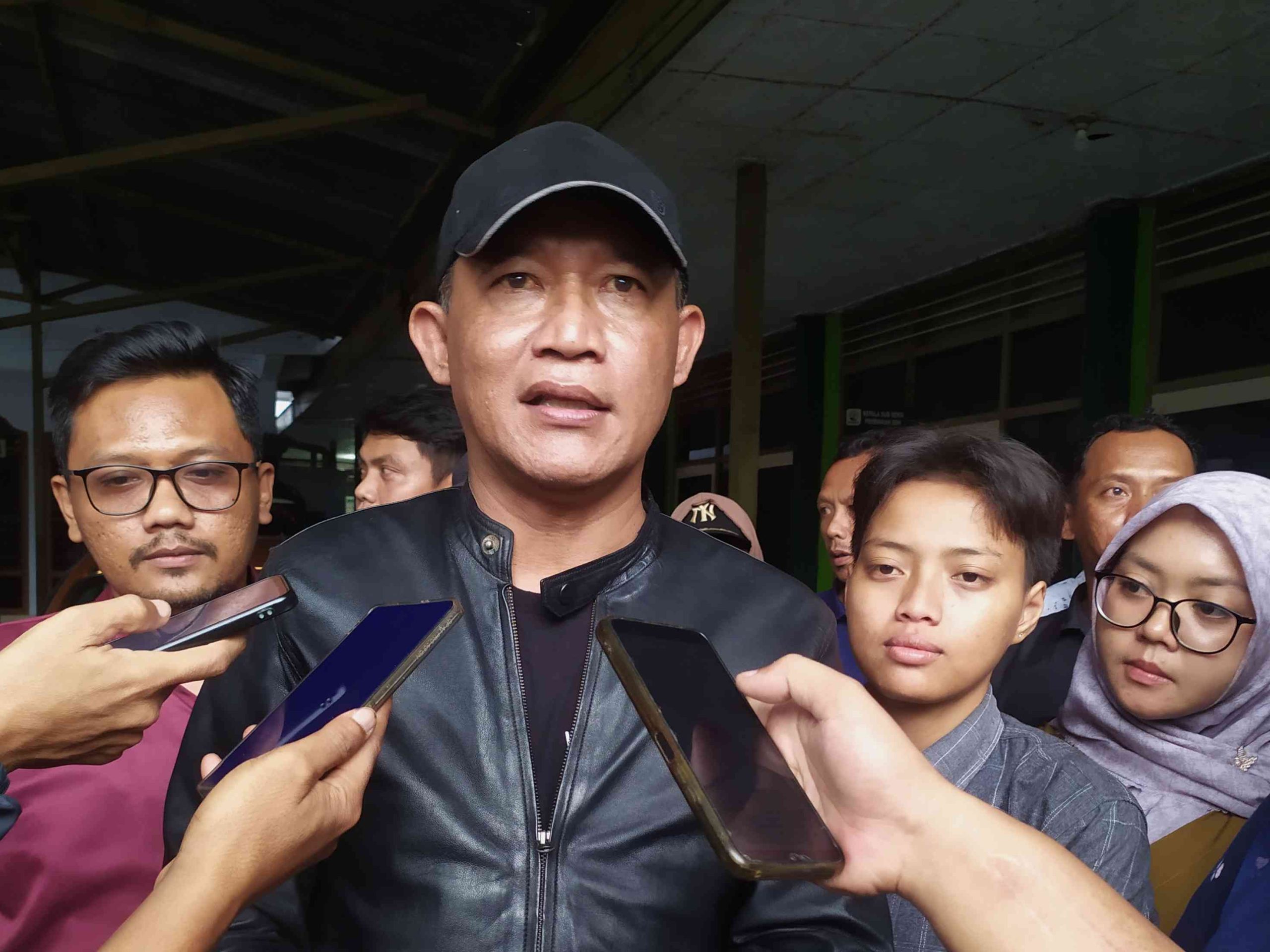 Trijanto Dampingi Warga Audensi dengan Perhutani Tentang Kesepakatan Pengelolaan Kawasan Hutan