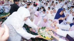 Megengan di Masjid Al Akbar, Khofifah Tekankan Harmoni dan Kepedulian Sosial