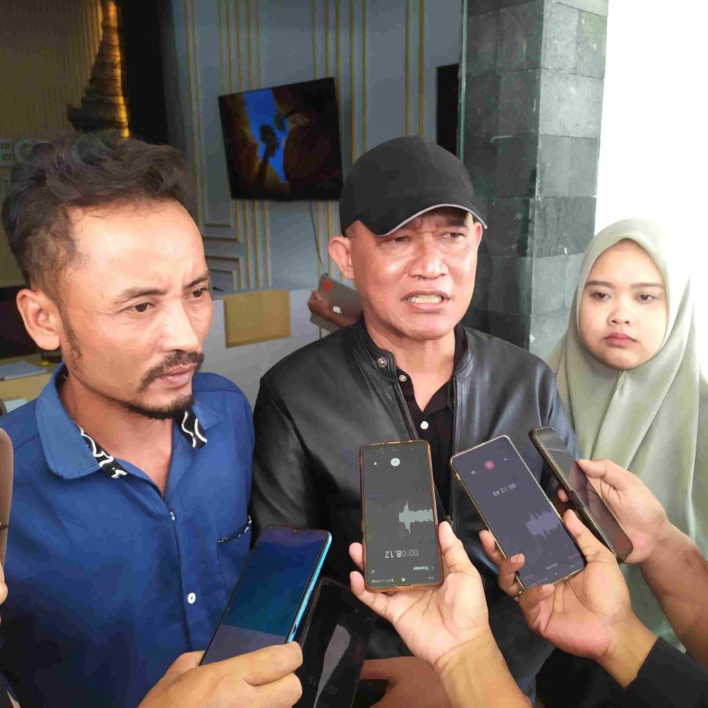 Diduga Manipulasi Sertifikat Tanah dan Korupsi Dana Desa, FMR dan FPPM Lapor ke Kejaksaan Blitar
