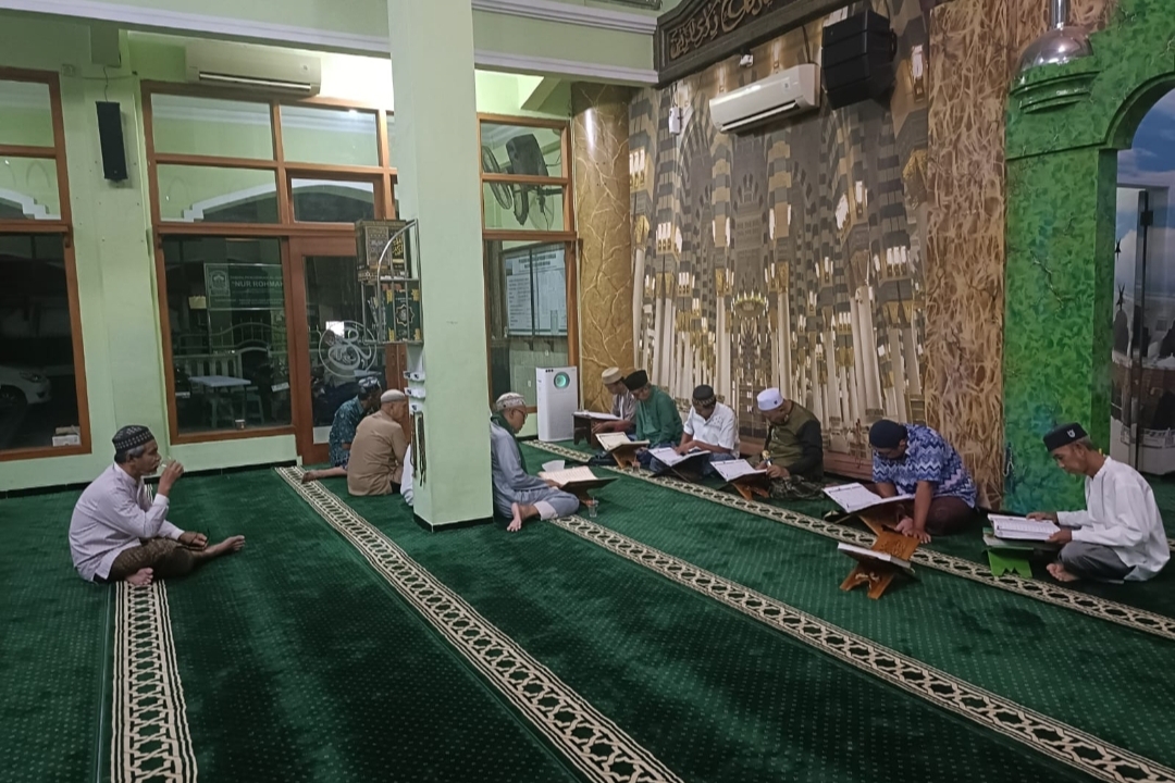 Jamaah Lansia Masjid Siti Suci Nur Rohmah Perumahan Magersari Ketagihan Tadarus Alquran