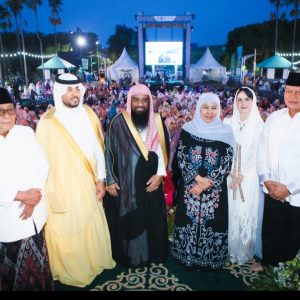 Kurma Raja Salman Dibagikan di Surabaya, Khofifah Sampaikan Terima Kasih