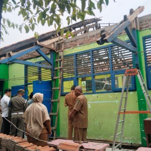 Bupati Subandi Sidak SMPN 1 Gedangan, Gedung Ambruk Diduga Karena Material Usang