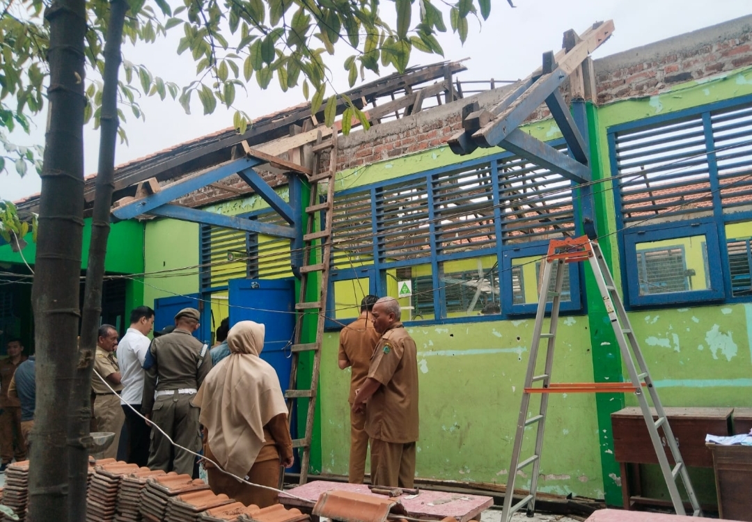 Bupati Subandi Sidak SMPN 1 Gedangan, Gedung Ambruk Diduga Karena Material Usang