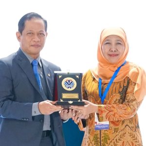 Pengelolaan Sampah Terbaik Nasional, Khofifah dan Jatim Borong Penghargaan 2026
