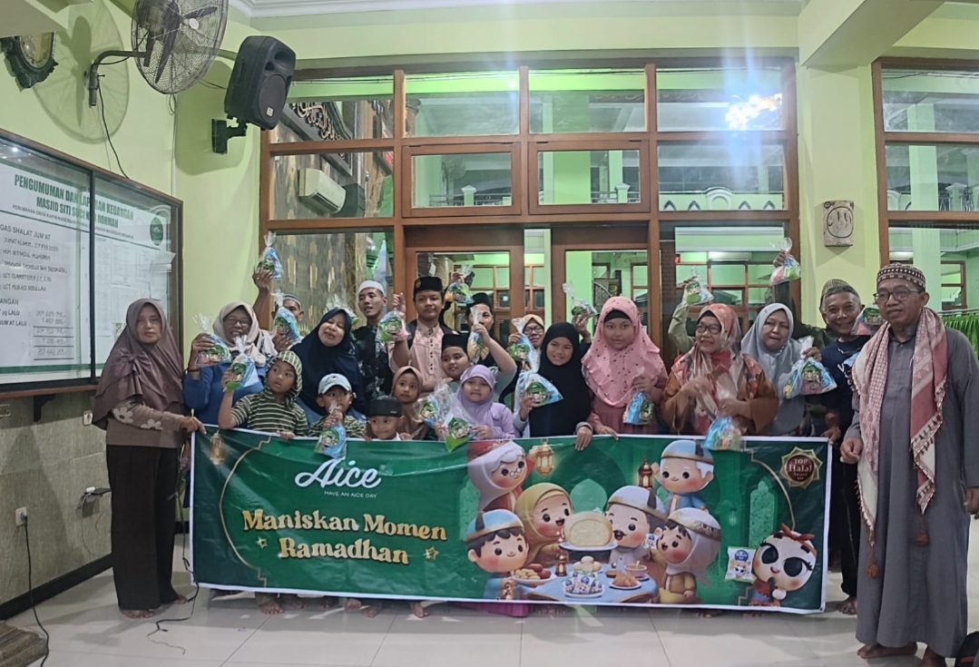Alice Peduli Ramadan, Bagikan 100 Ice Cream di 15 Masjid