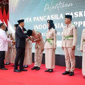 Wali Kota Surabaya Lantik Duta Pancasila Paskibra untuk Jadi Agen Perubahan