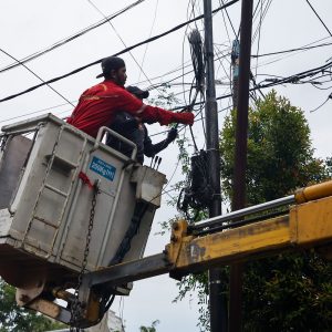Ditertibkan, Kabel FO Tanpa Izin Buat Semrawut Wajah Kota Surabaya