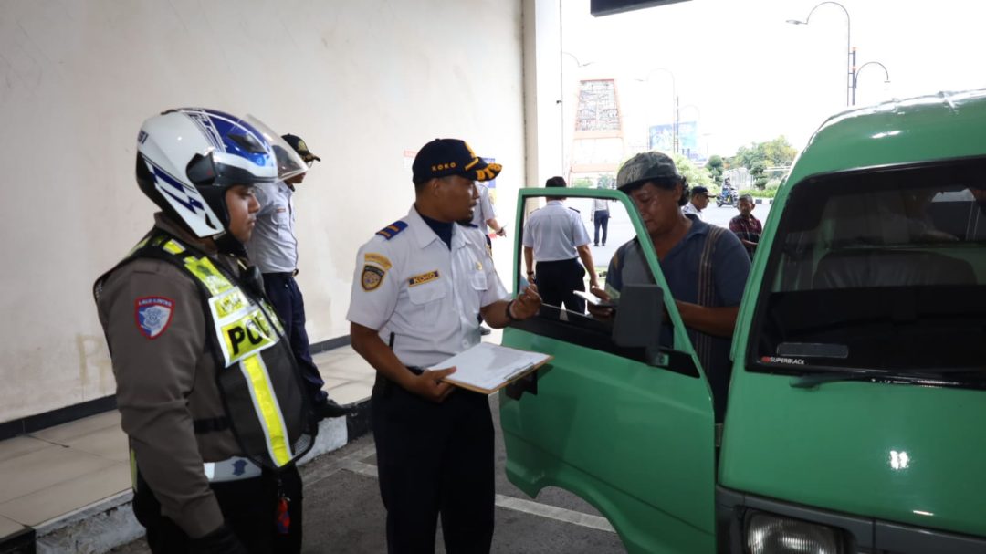 Dishub dan Satlantas Polrestabes Surabaya Gelar Giat Sosialisasi Trayek dan KIR