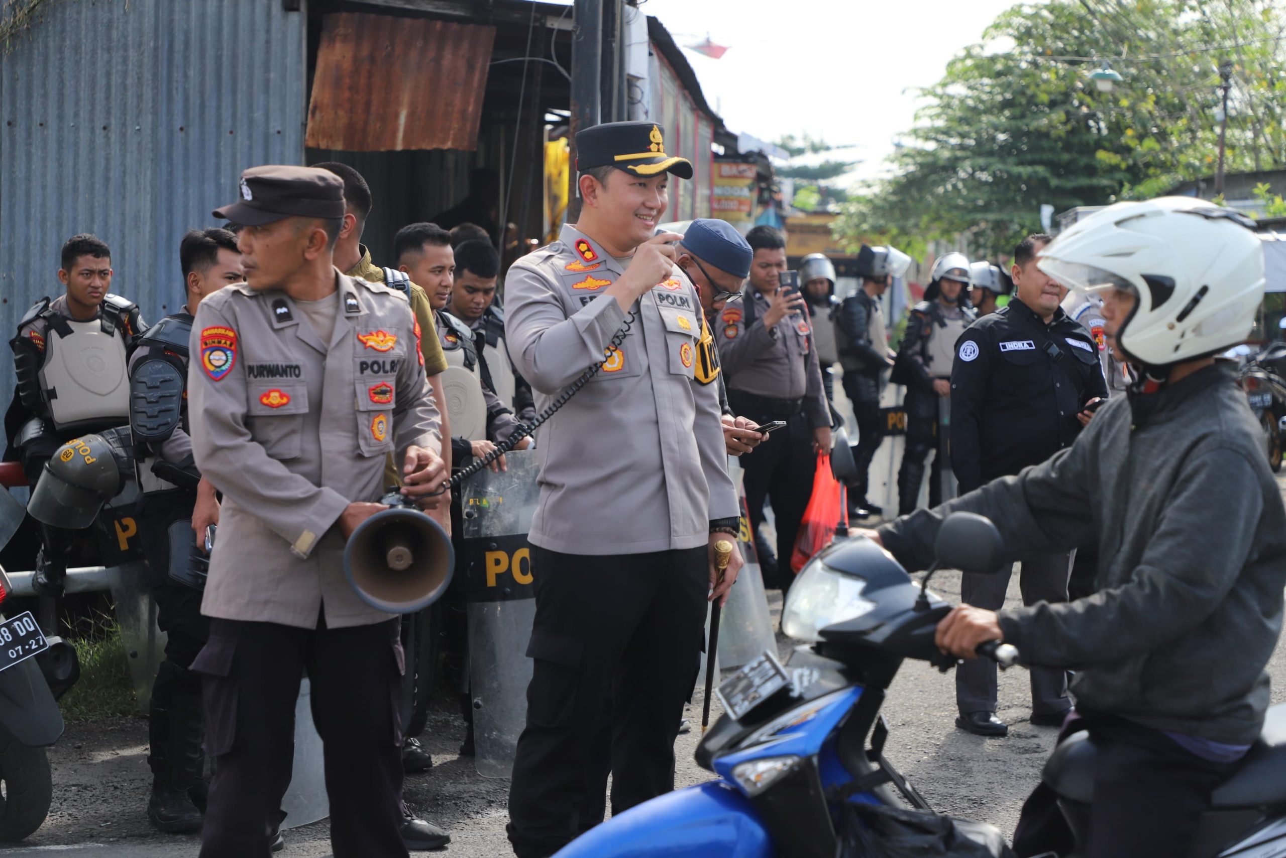Kerahkan 113 personel Kapolres Magetan Pimpin Langsung Pengamanan Massa di Madigondo Perbatasan Magetan–Madiun