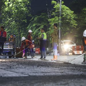 Pemkot Surabaya Siapkan Puluhan Titik Overlay untuk Menekan Genangan dan Jalan Berlubang