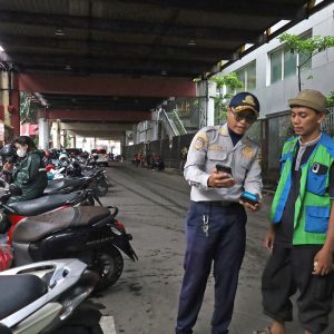 Sistem Parkir Digital Tepi Jalan Umum Surabaya Diperluas