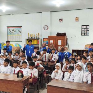 Bangun Sekolah Ramah Anak, KKNT 33 UNP Kediri Sosialisasi Anti-Bullying di SDN Ngronggo 1