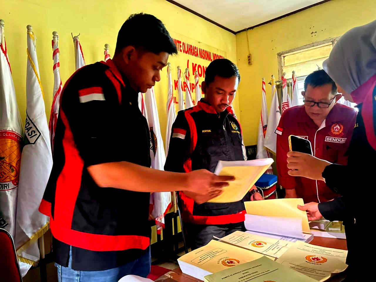 Bau Amis Hibah Olahraga: Saat Markas KONI Kabupaten Kediri Diobrak-abrik Jaksa