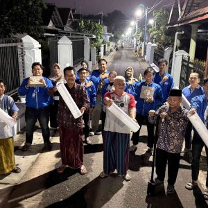 Mahasiswa KKN UNP Kediri Pasang Paving Biopori di Ketami, Targetkan 16 Titik Resapan Tiap RT