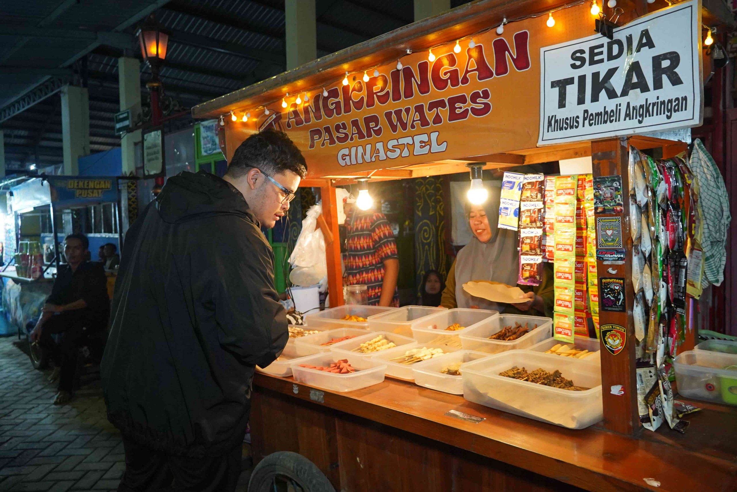 Mas Dhito Kulineran Malam di Pasar Wates, Omset Pedagang Tembus Rp1,5 Juta per Hari