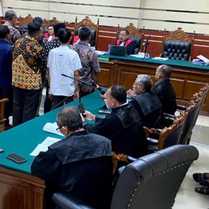 Eks Camat Ngancar Kabupaten Kediri Akui Terima Rp7 Juta di Sidang Suap Perangkat Desa, Hakim: Berani Staf Terima Duit?