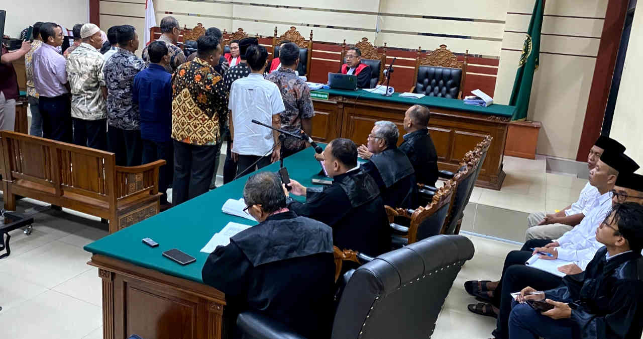 Eks Camat Ngancar Kabupaten Kediri Akui Terima Rp7 Juta di Sidang Suap Perangkat Desa, Hakim: Berani Staf Terima Duit?